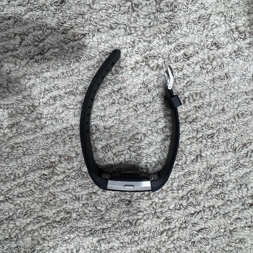 Black Fitbit Tracker - Picture 3 of 5